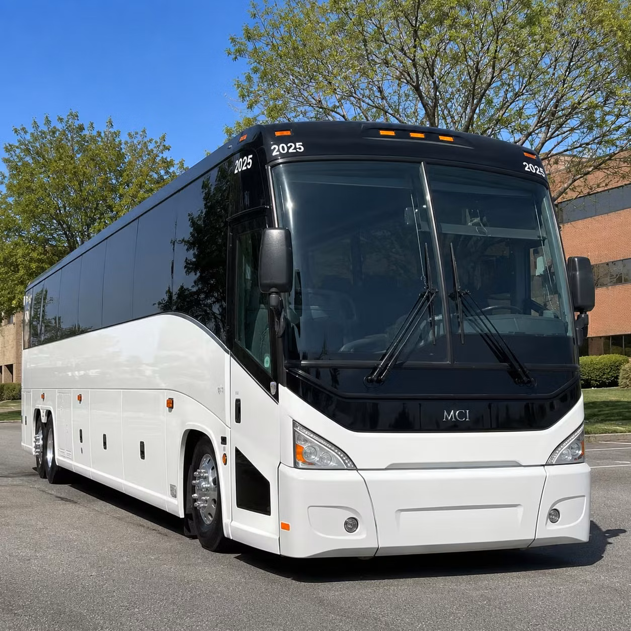 charter bus transportation for big ticket shows at mississippi veterans memorial stadium