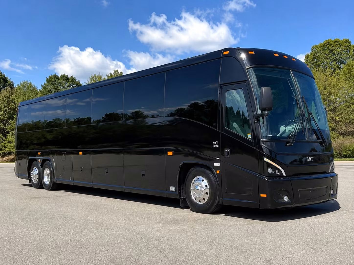 university campus tour bus rentals for jackson area high school students
